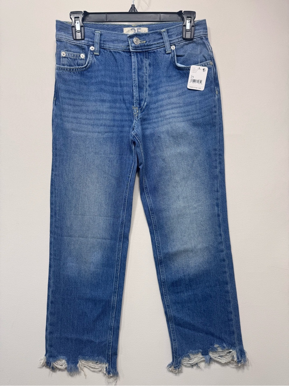 We The Free Maggie Ripped Crop
Straight Leg Jeans nwt size 25